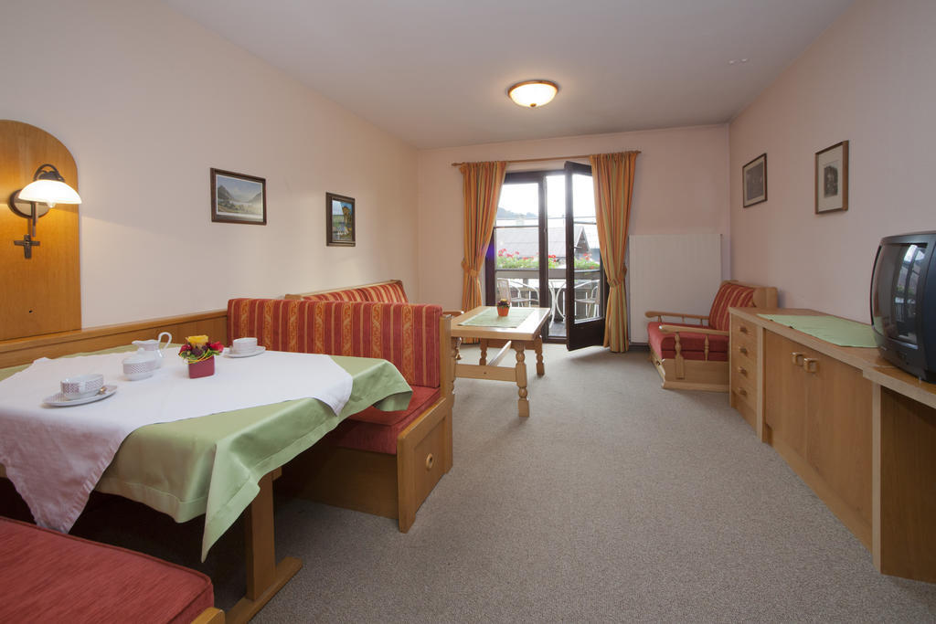 Cafe Rainer Apartment Sankt Johann in Tirol Room photo
